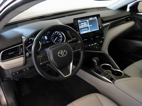 Used 2023 Toyota Camry XLE image 3