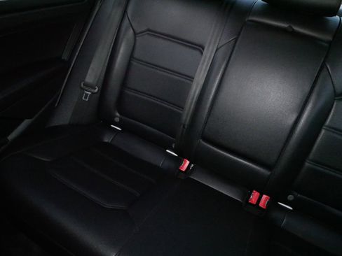 Used 2017 Volkswagen Passat 1.8T R-Line image 12