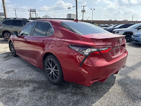 Used 2021 Toyota Camry SE FWD image 5