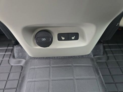 Certified 2023 Volvo XC40 B5 Plus w/ Driver Assist Package image 23