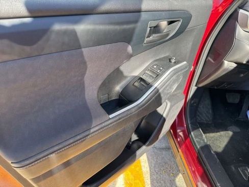 Used 2024 Toyota Highlander LE image 16