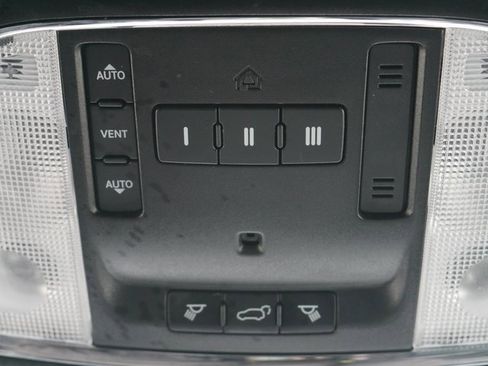 Used 2018 Jeep Grand Cherokee Limited image 30