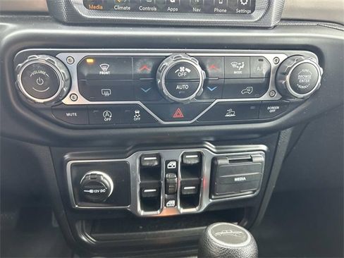 Used 2021 Jeep Gladiator Willys image 31