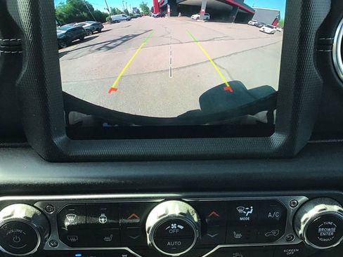 Used 2023 Jeep Wrangler Unlimited Sahara w/ Cold Weather Group AWD/4WD image 9