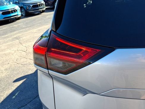 Used 2024 Nissan Rogue S FWD image 10