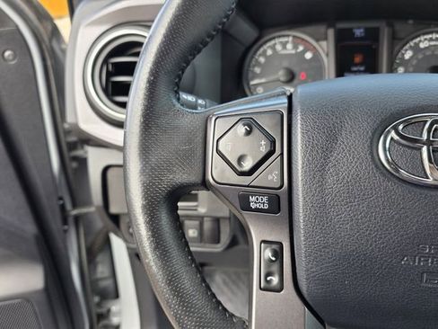 Used 2019 Toyota Tacoma TRD Off-Road w/ Technology Package image 19