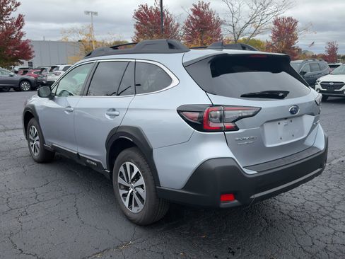 Certified 2025 Subaru Outback Premium image 7