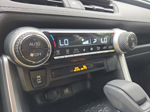 Used 2024 Toyota RAV4 XLE AWD/4WD image 23