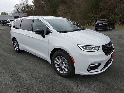 New 2026 Chrysler Pacifica Select