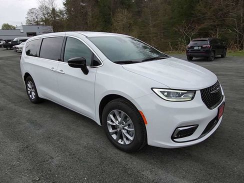 New 2026 Chrysler Pacifica Select AWD/4WD image 2