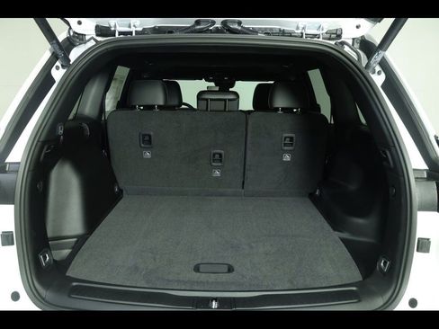 New 2025 Jeep Grand Cherokee Altitude image 14