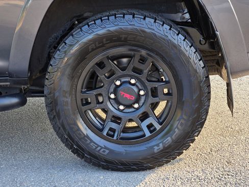 Used 2020 Toyota 4Runner SR5 Premium w/ Moonroof Package RWD image 17