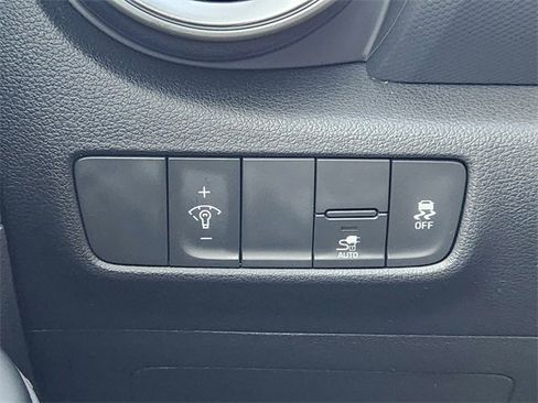 Certified 2023 Hyundai Kona SE image 17