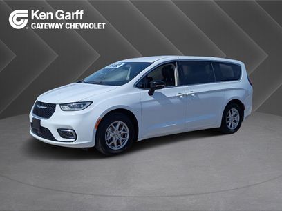 Used 2024 Chrysler Pacifica Touring-L