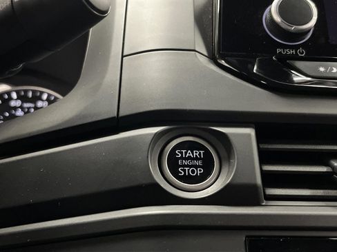 Used 2024 Nissan Pathfinder S image 20