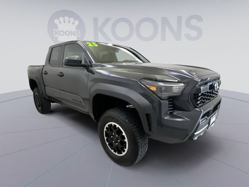 Used 2025 Toyota Tacoma TRD Off-Road AWD/4WD image 2
