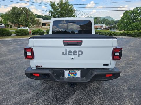 Used 2020 Jeep Gladiator Overland AWD/4WD image 4