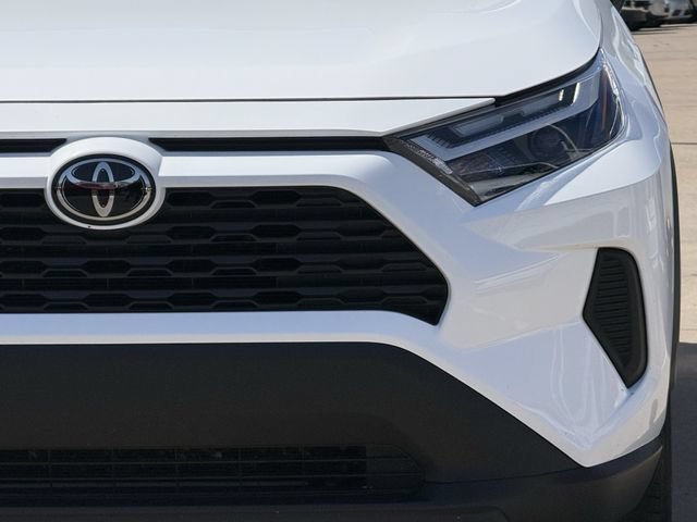 Used 2025 Toyota RAV4 XLE FWD image 9