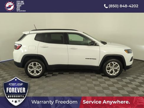 Used 2024 Jeep Compass Latitude AWD/4WD image 7