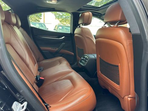 Used 2018 Maserati Ghibli RWD image 21