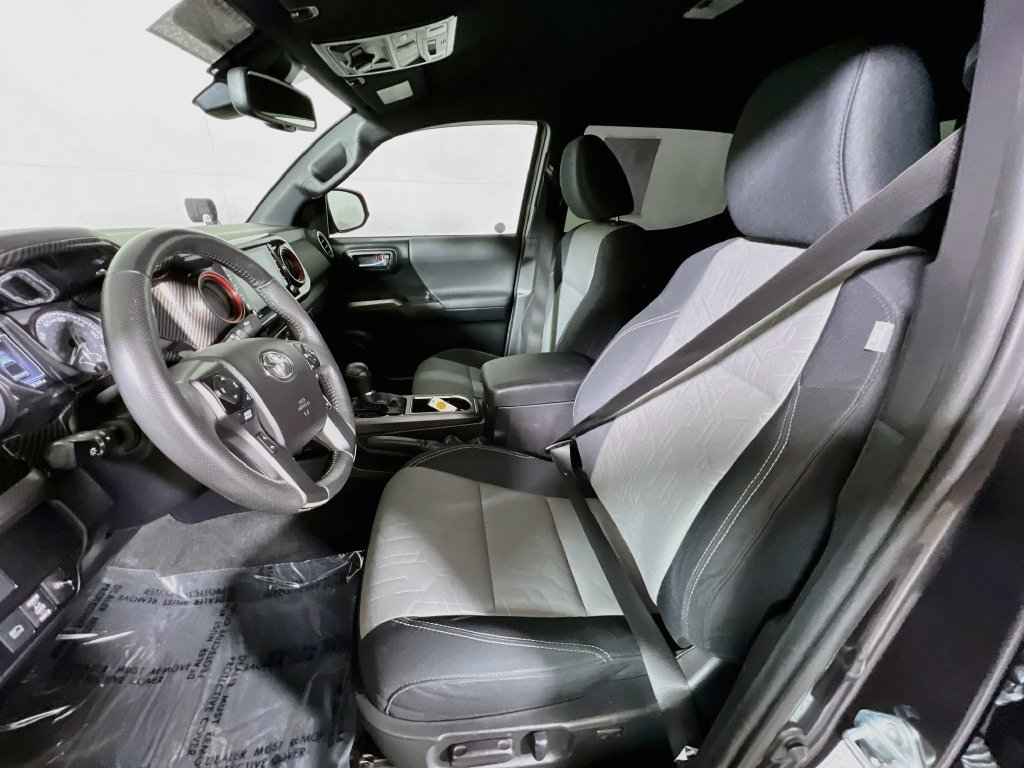 Certified 2022 Toyota Tacoma TRD Off-Road AWD/4WD image 18