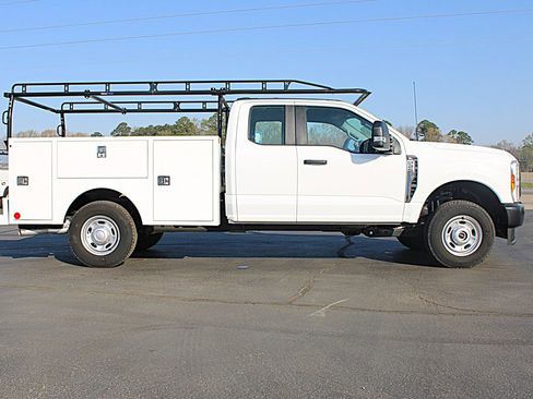 Used 2025 Ford F250 XL image 6