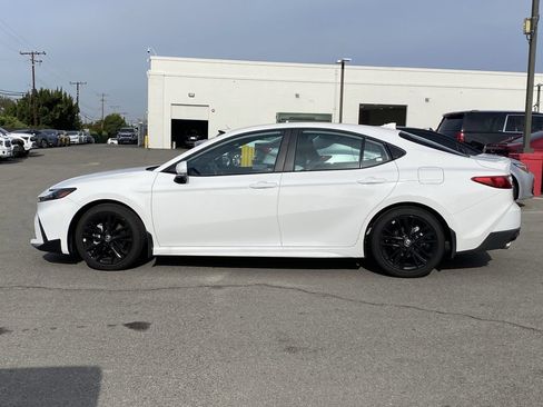 Used 2026 Toyota Camry SE image 2