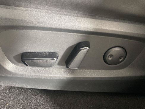 Used 2023 Nissan Pathfinder SL AWD/4WD image 16