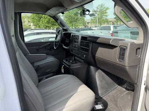 New 2026 Chevrolet Express 3500 Extended RWD image 21