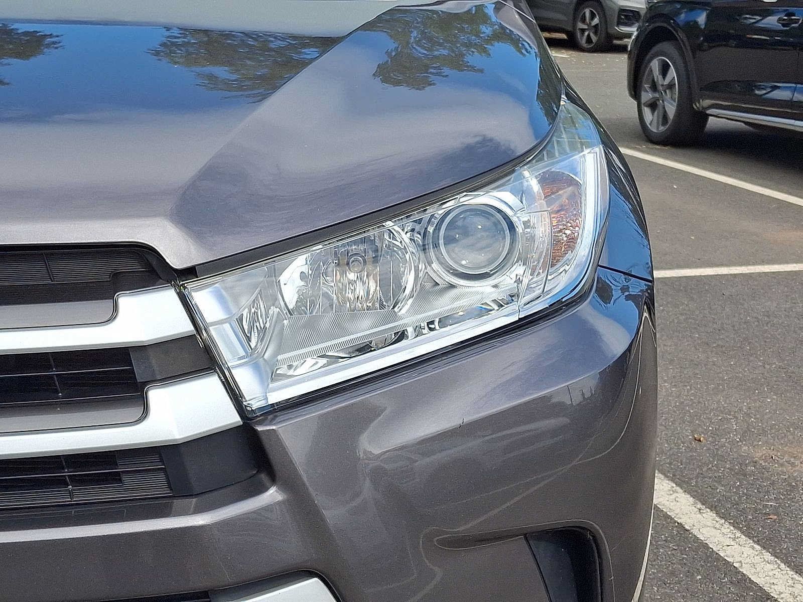 Used 2019 Toyota Highlander XLE AWD/4WD image 34