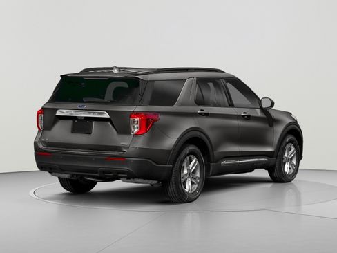 Used 2022 Ford Explorer XLT w/ Equipment Group 202A AWD/4WD image 2