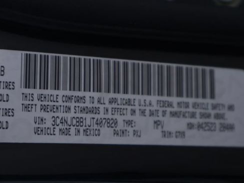 Used 2018 Jeep Compass Latitude w/ Popular Equipment Group FWD image 28