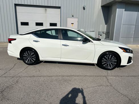Used 2025 Nissan Altima 2.5 SV FWD image 8