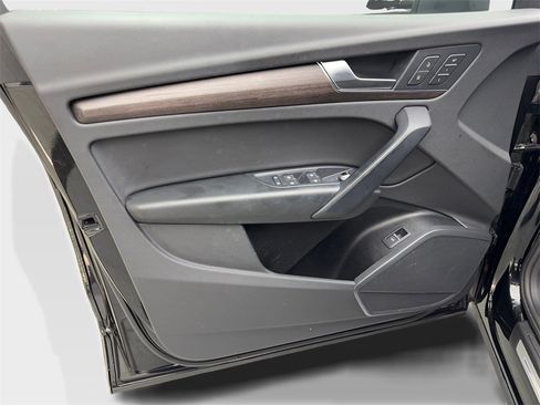 Used 2023 Audi Q5 2.0T Premium image 32