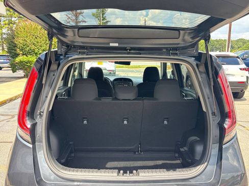 Used 2025 Kia Soul LX w/ LX Technology Package FWD image 29