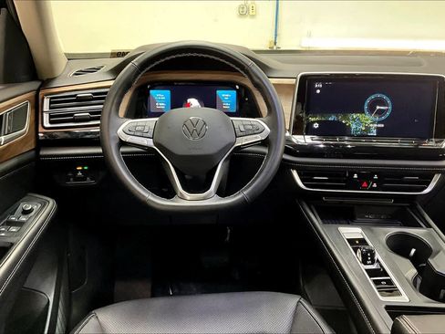 Used 2025 Volkswagen Atlas SE image 8