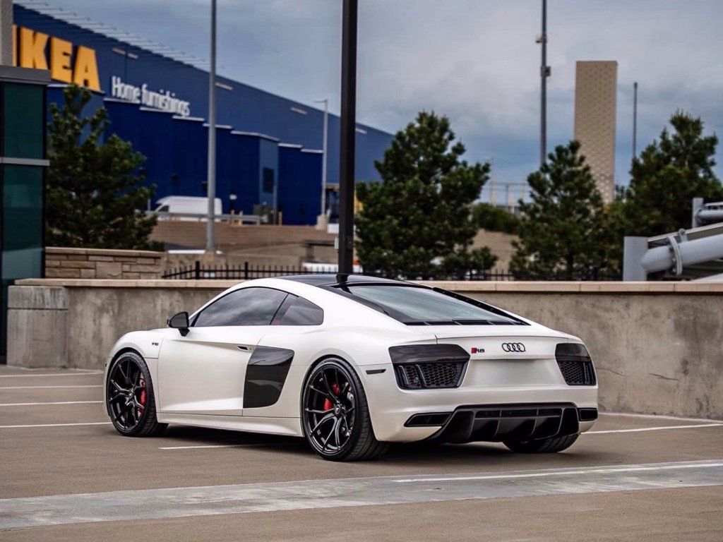 Used 2017 Audi R8 V10 w/ Carbon Exterior Package AWD/4WD image 3