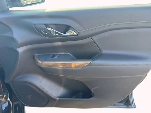 Used 2023 GMC Acadia SLE w/ Driver Convenience Package image 13