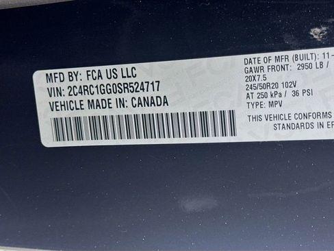 Used 2025 Chrysler Pacifica Limited FWD image 36