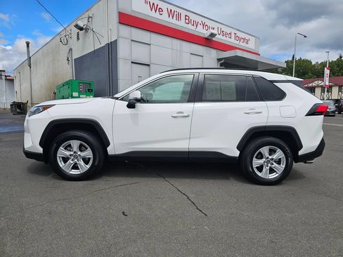 Used 2019 Toyota RAV4 XLE w/ Carpet Mat Package AWD/4WD image 4