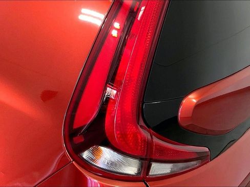 Used 2020 Kia Soul S FWD image 28