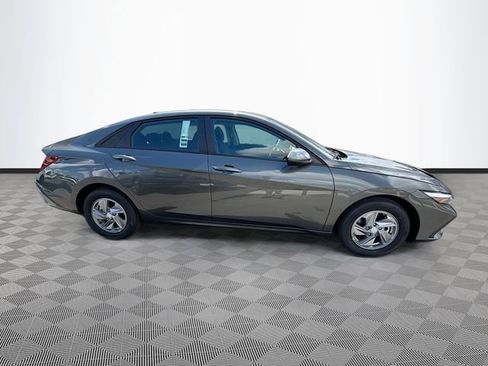 New 2026 Hyundai Elantra SE image 8