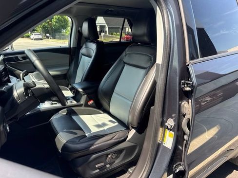 Used 2023 Ford Explorer XLT w/ Equipment Group 202A AWD/4WD image 10