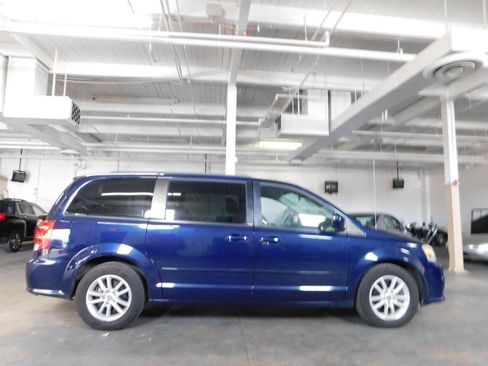Used 2013 Dodge Grand Caravan SXT FWD image 4