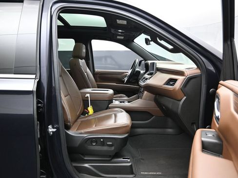 Used 2022 Chevrolet Tahoe High Country w/ Premium Package 2 AWD/4WD image 23
