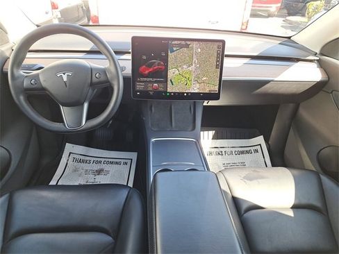 Used 2022 Tesla Model Y Long Range image 16