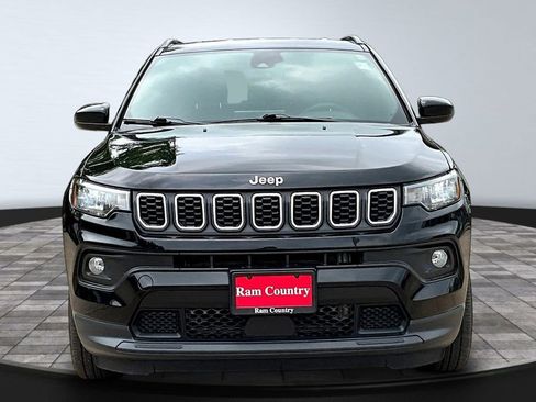 Used 2024 Jeep Compass Latitude AWD/4WD image 3