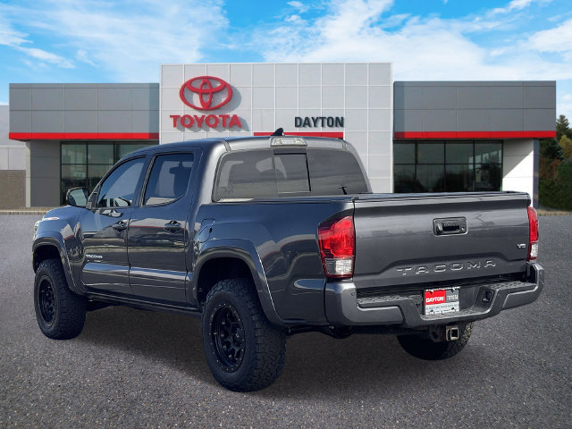 Used 2017 Toyota Tacoma TRD Sport w/ Premium & Technology Package AWD/4WD image 4