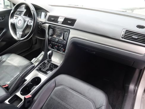 Used 2014 Volkswagen Passat 2.5 SE FWD image 10
