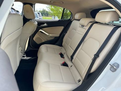 Used 2019 Mercedes-Benz GLA 250 w/ Premium Package image 16